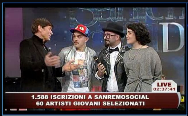 I Power Francers sul palco dell'Ariston insieme al conduttore Gianni Morandi