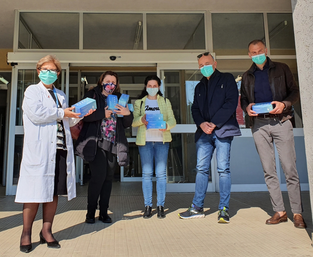consegna-mascherine-ospedale3-a287.jpg